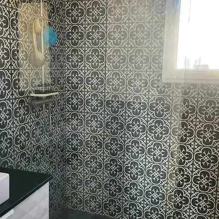 Family House Of 92 M2 With Terrace - Дом отдыха