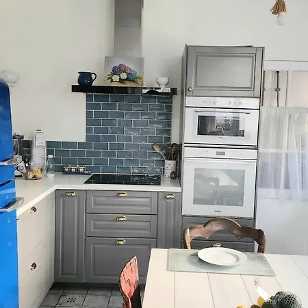 Family House Of 92 M2 With Terrace - بيت للعطل